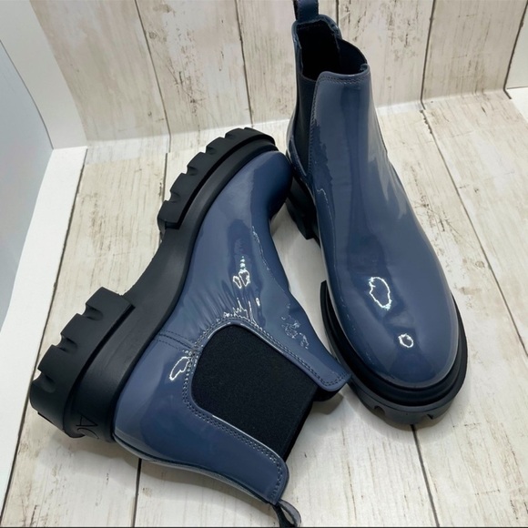New Agl Maxine Patent Leather Lugged Sole Chelsea Boots in Navy/Midnight Size 6 - Picture 2 of 16